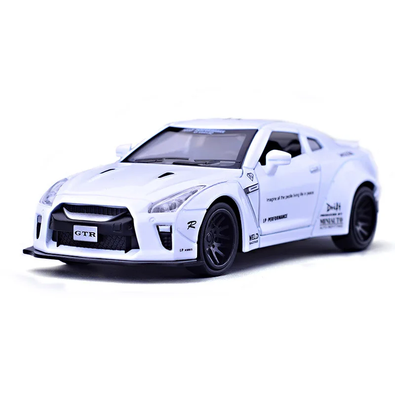 132 Gtr Pull Back Light Sound Sports Cars Model Toy Alloy Metal Car Toys For Children Kids Collection Gifts