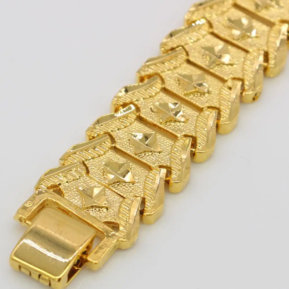 Aggregate more than 75 mens bracelets gold 22k dubai in.duhocakina