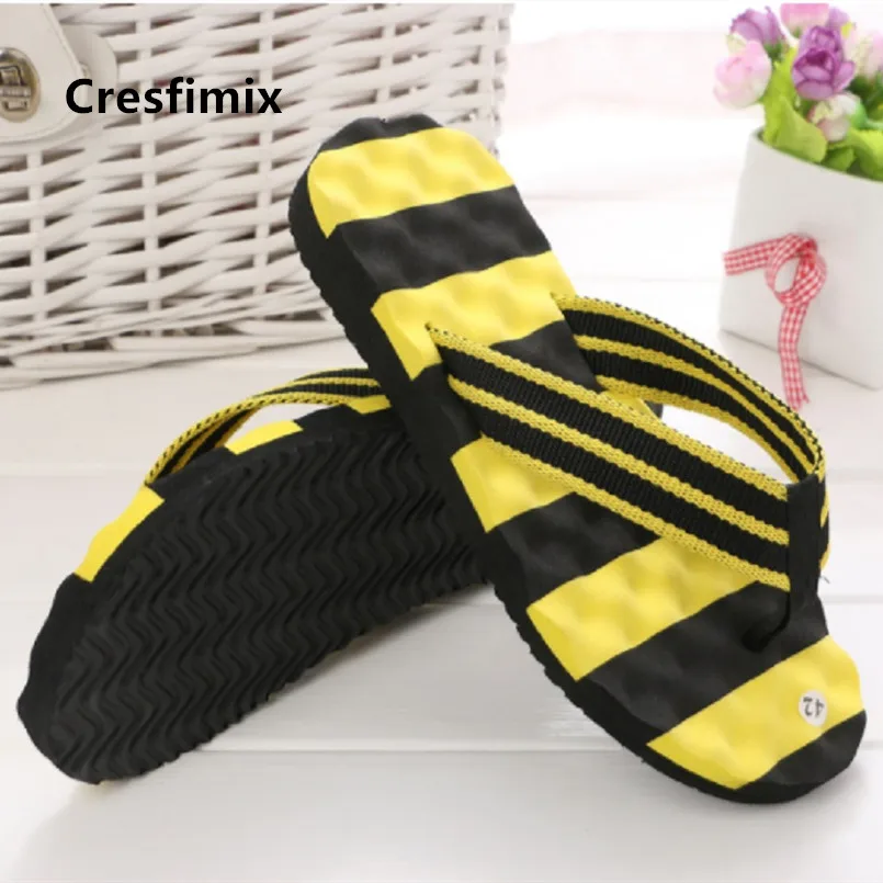 

Cresfimix chanclas de hombres male fashion light weight beach flip flops man cool spring flip flops summer white flip flop a5474
