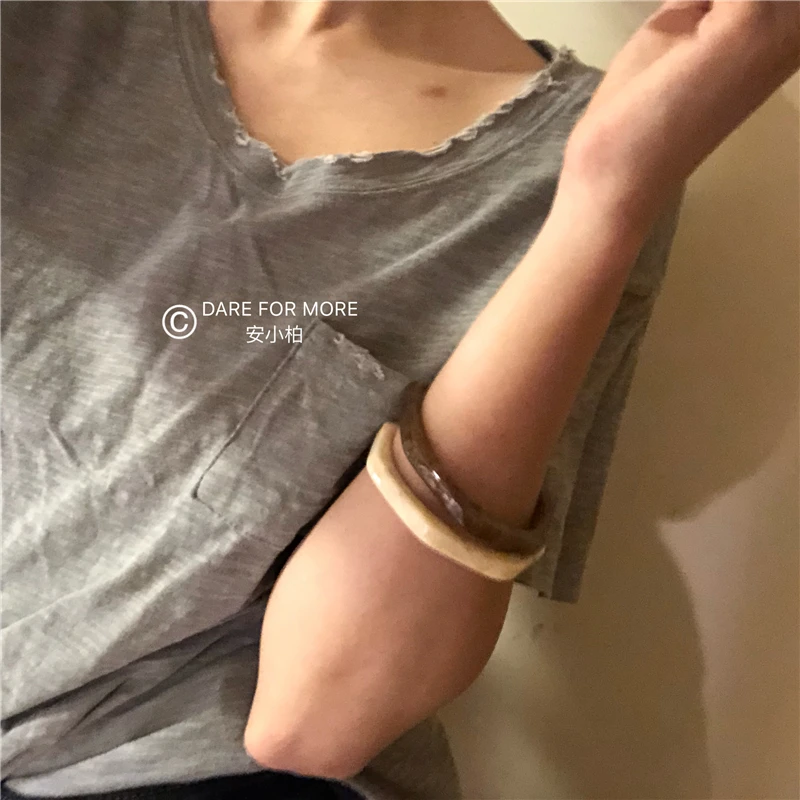 

DB230 Literature and Art Autumn and Winter Sweater Bracelet Resin Patterned Retro Literature and Art Multilateral Ring