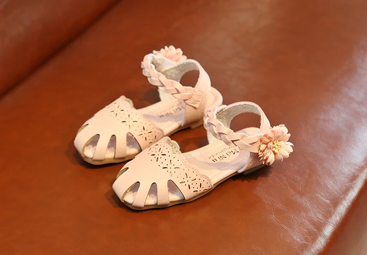 2019 Новые летние пляжные сандалии для девочек туфли без каблуков принцессы обувь мягкие полые Baotou детские цветы школьные сандалии