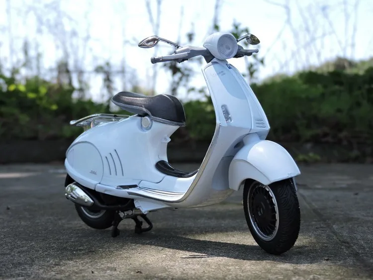 Художественный Ретро стиль 1/12 специальный литой металл VESPA 946 мотоцикл Настольный дисплей Коллекция Модель - Цвет: A