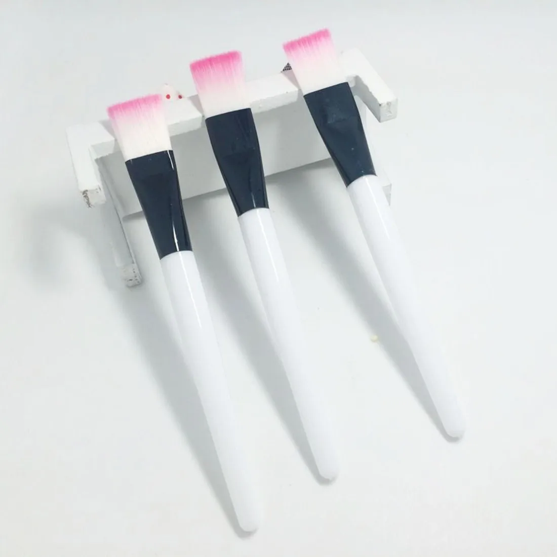 

Women Facial Mask Face Eyes Makeup Cosmetic Beauty Soft Brush Tool Random Color