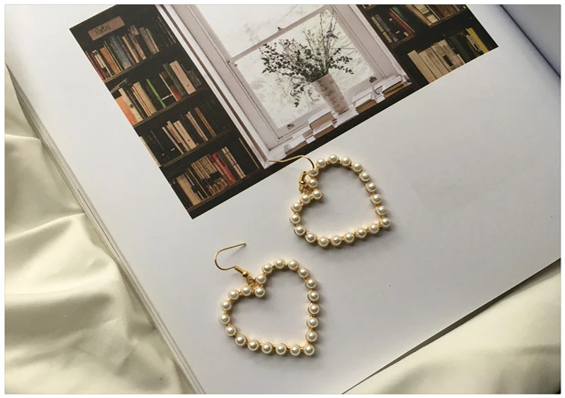 

E0286 New Arrival Gold Color Love Heart Drop Earrings For Women Korean Style Pearl Dangle Earrings Fashion Party Wedding Jewelry
