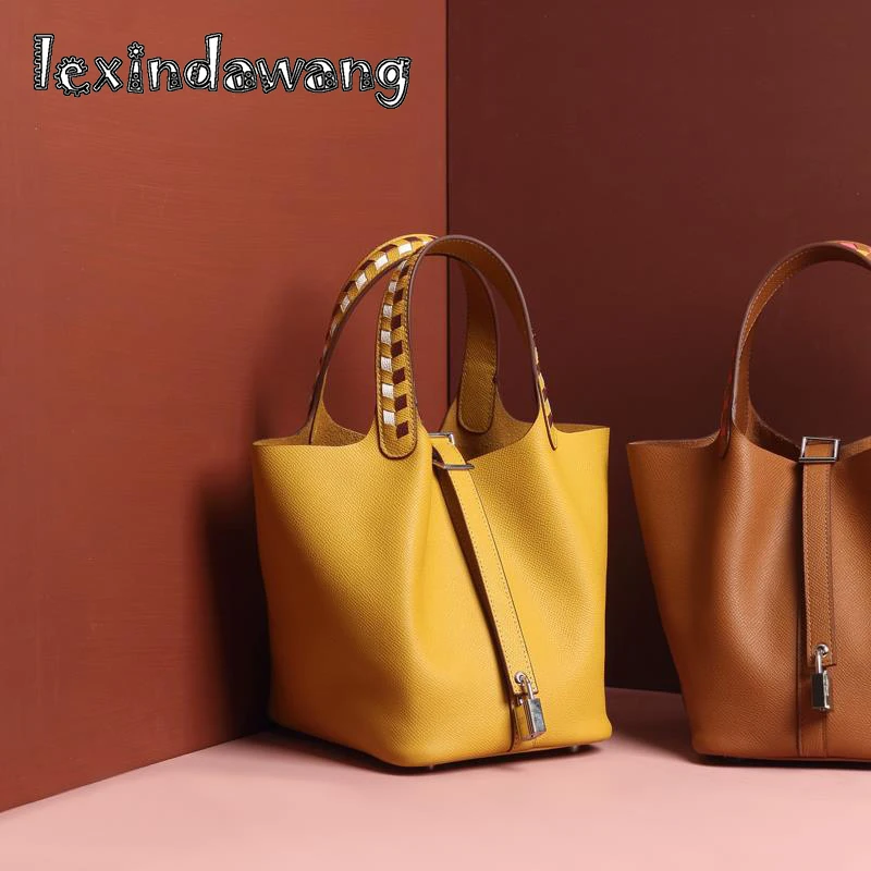 

2019 Luxury Brand Design Bucket Lady Handbags Weave Handle Basket Lock Lemon Yellow Summer Women Girls Purses Pochette Large