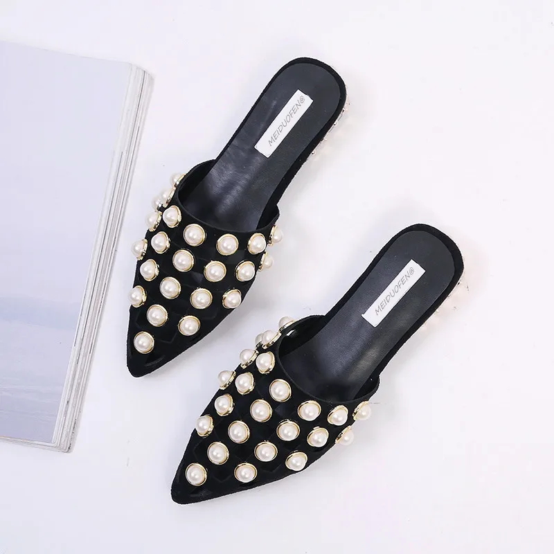 Beach Sandals Pointed toe Mules Slip On Rivet Crystal Pearl Crystal Studded Slippers Women Flat Slides Caged Shoes 2018 Beach Sandals Pointed toe Mules Slip On Rivet Crystal Pearl Crystal Studded Slippers Women Flat Slides Caged Shoes 2018