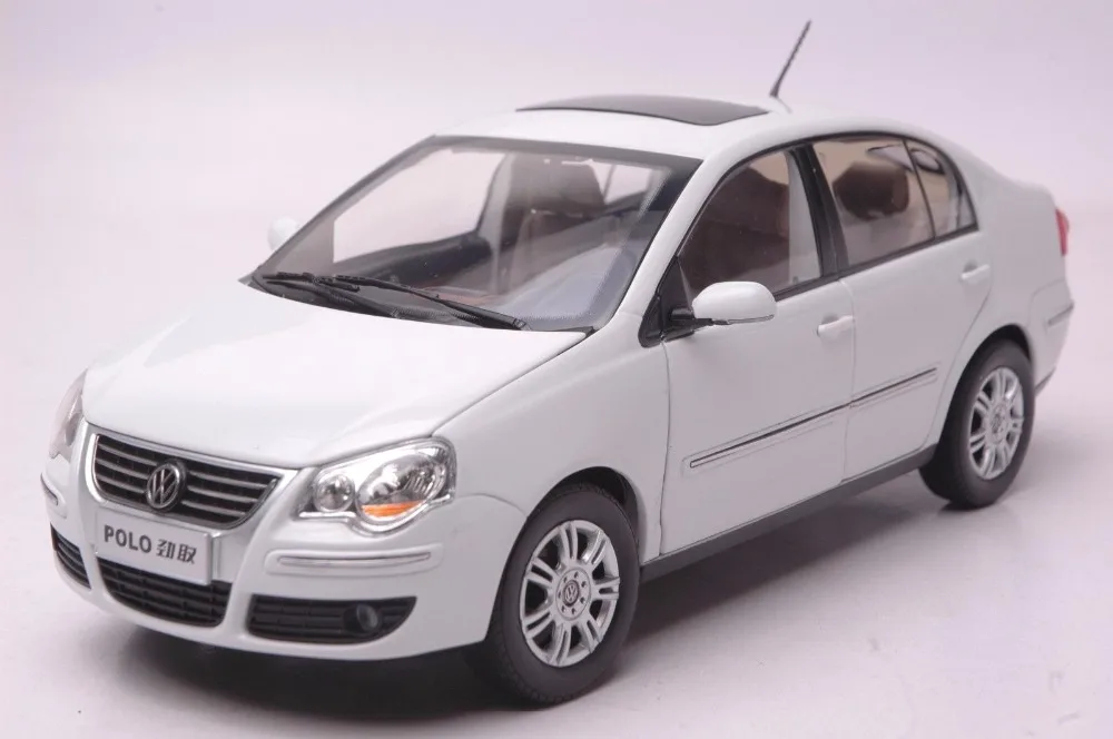 Модель литая в масштабе 1:18 для Volkswagen VW Polo Jinqu белый седан миниатюрная игрушечная