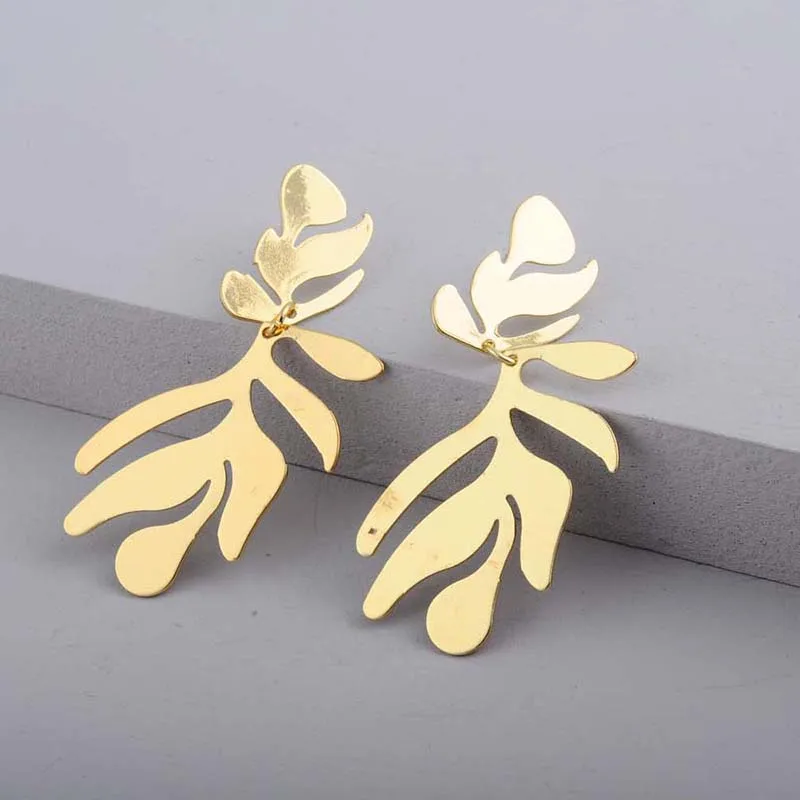 2018-De-Mode-En-M-tal-Feuilles-Pendantes-Longue-D-claration-Boucles-D-oreilles-pour-les (1)