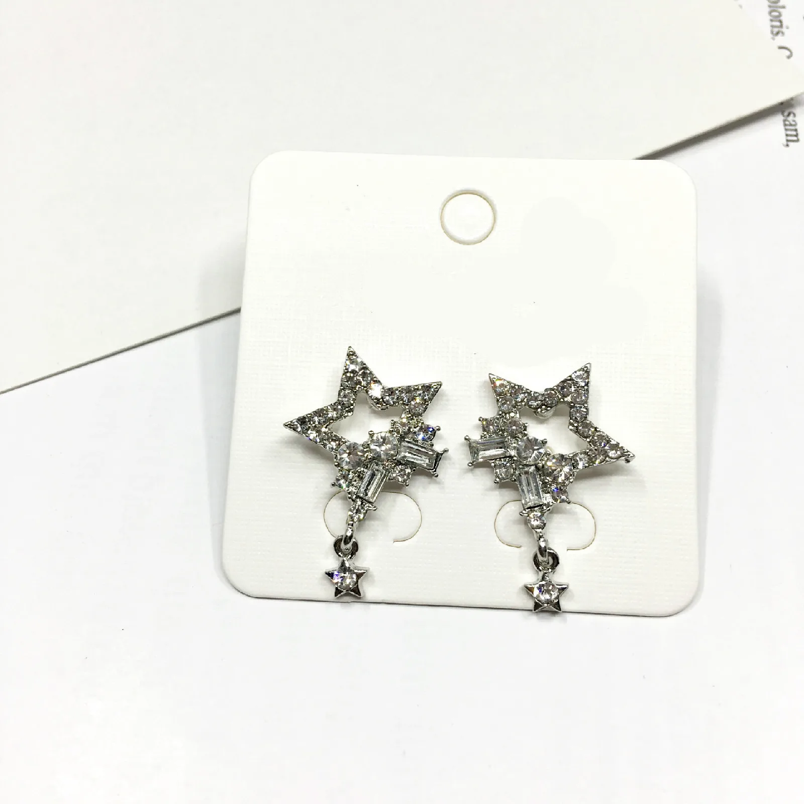 

Punk 2018 Fashion New Earrings Simple Personality Wild Crystal Five-pointed Star Tassel Ladies Earrings Wholesale Sales