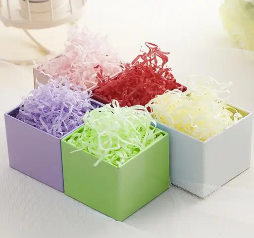 Коробка с наполнителем для подарка. Бумажный наполнитель для коробок. Подарочная коробка с наполнением. Подарочные коробки с наполнением. Наполнитель для коробок.