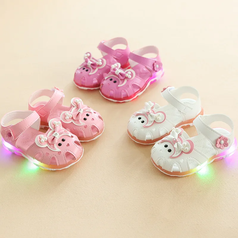 

2018 Summer princess LED with lights girls sandals flowers cartoon light lightweight breathable baby shoes kid footwear 18N1126