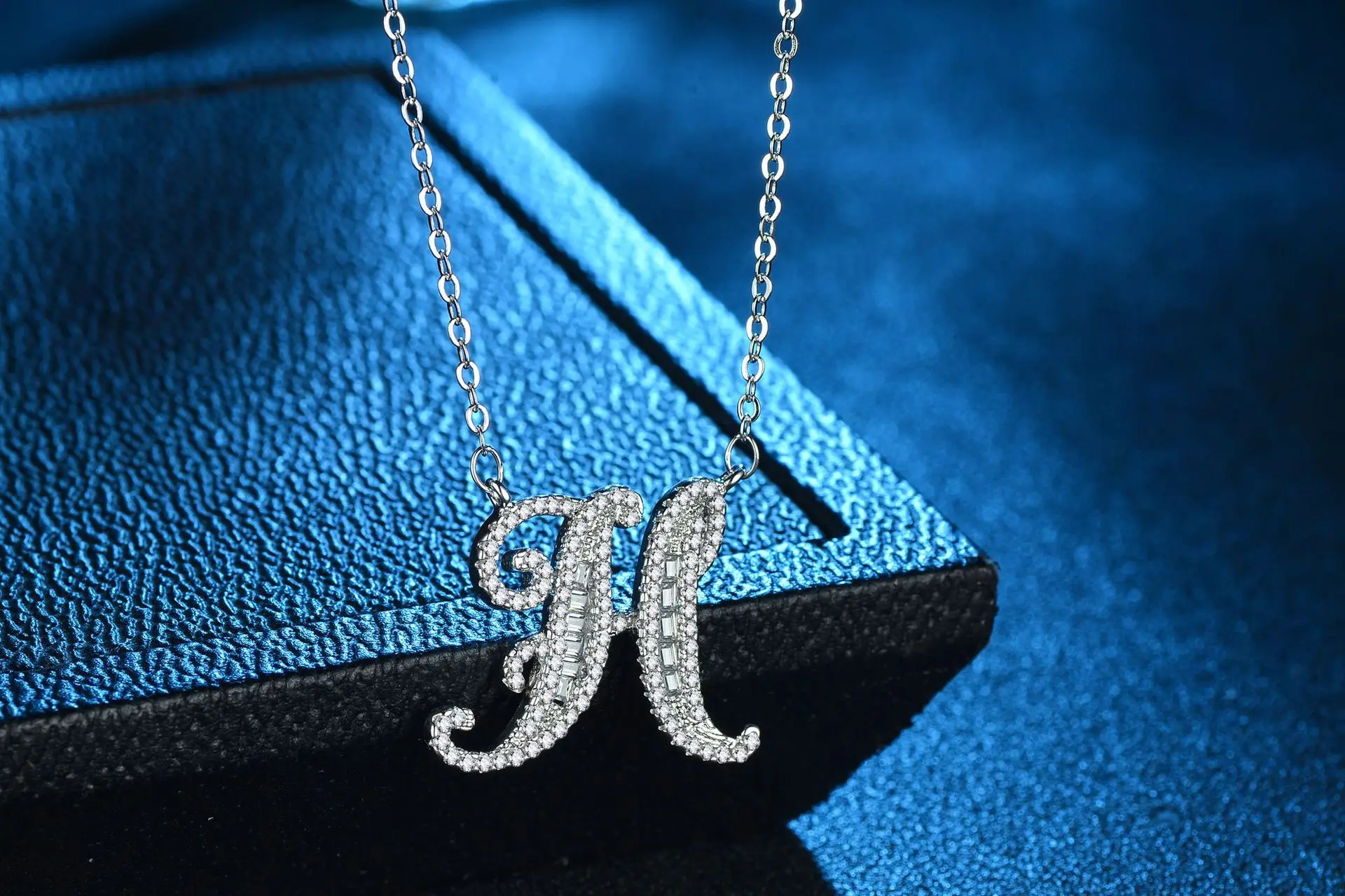 A-Z 26 Письмо 925 пробы Серебряное имя ожерелья для мужчин Подвеска для женщин Мода ожерелье с удлиненной цепью CZ DIY Ювелирный Подарок на юбилей