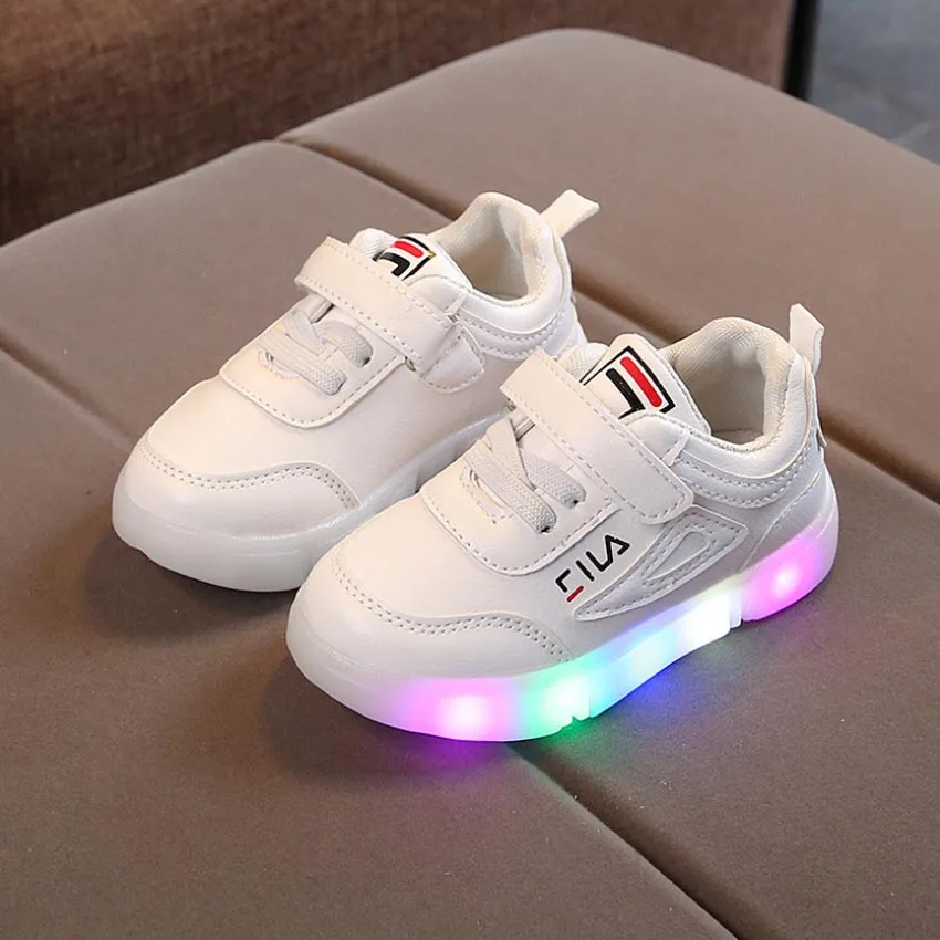 

2018 New Spring Girls LED Flash Sneakers Soft Bottom Luminous Boys Children Sport Running Sneakers PU Leather Flats Shoes