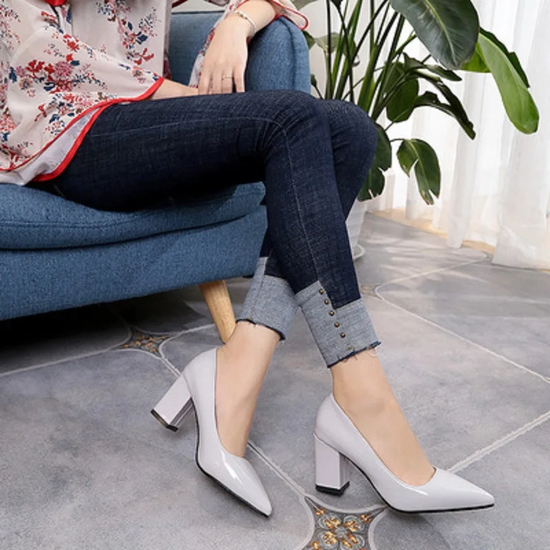 

2019 new pointed fashion high-heeled shoes solid color simple and generous single shoes female shallow mouth women's high heels
