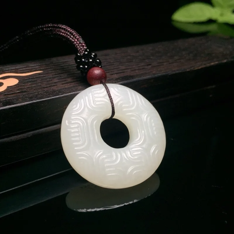 

2018 Limited Chain Yuri On Ice Bunny Keychain Yu Xuan, Hetian Peace And Prosperity For The Buckle Ring Natural Donuts Pendant