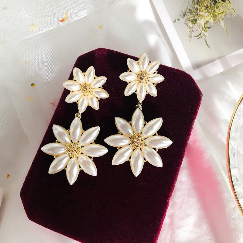 

2019 Fashion New Metal Flower Earrings Exaggerated Personality Handmade Pearl Earrings Elegant For Women
