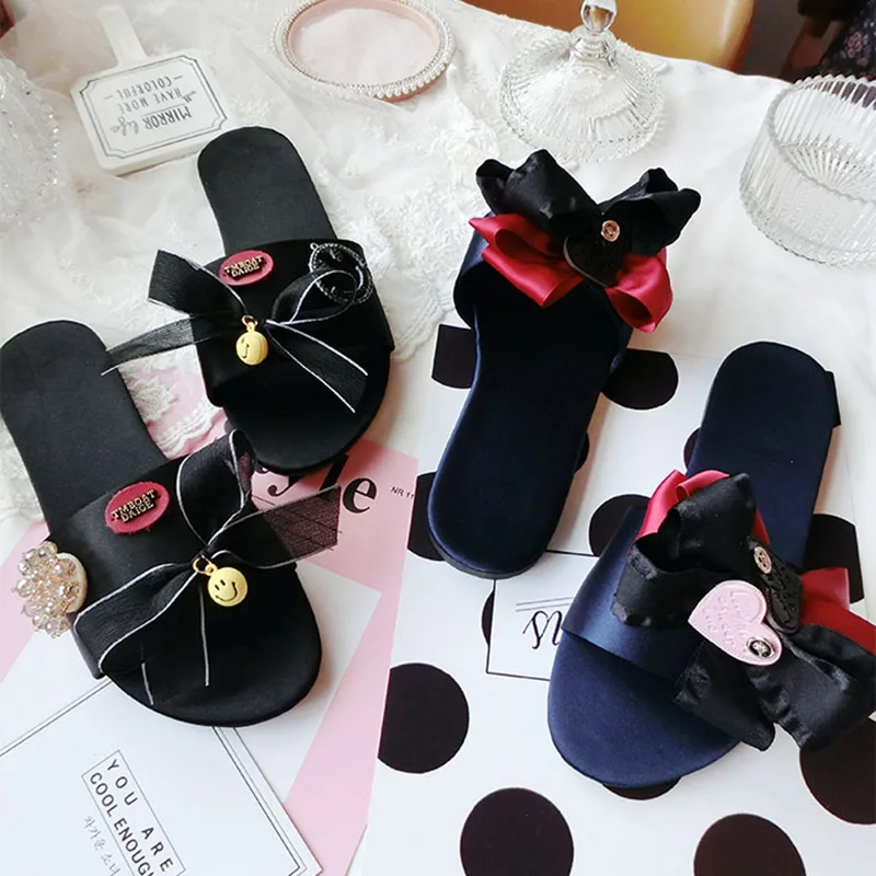 

smiley face pendant bow slippers transparent crystal smiley face flip flops heart-shaped big bow beach shoes ladies silk slides