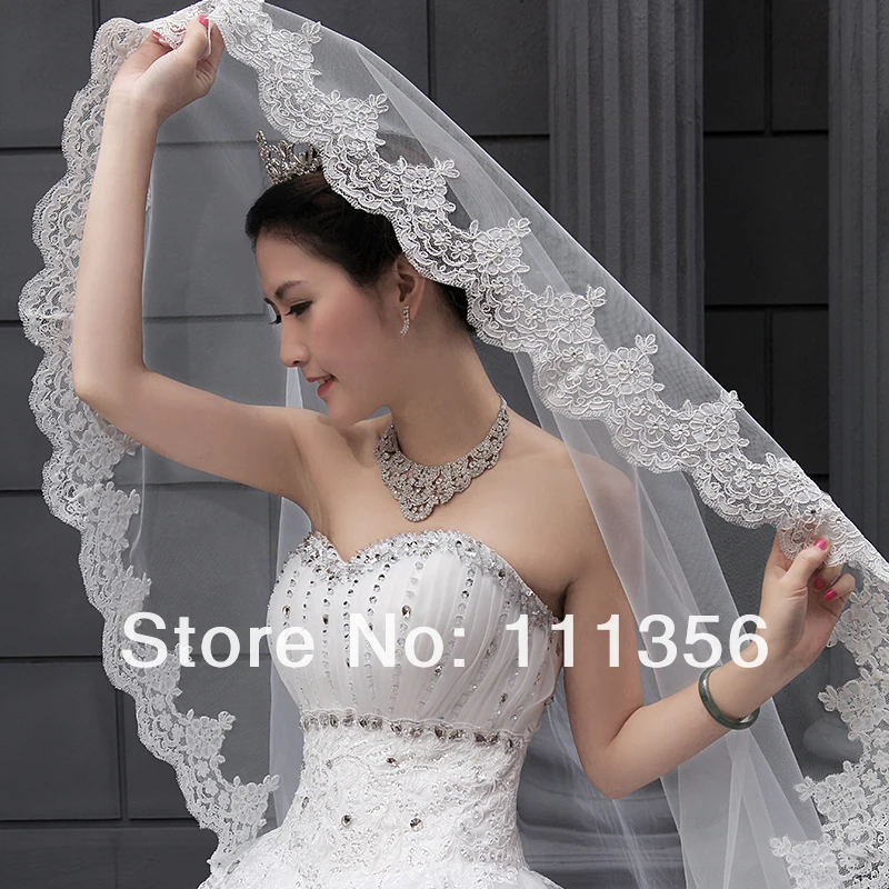 

White Ivory Onle Layer Lace Edge Wedding Accessories Veils Rhinestones Bridal Veil