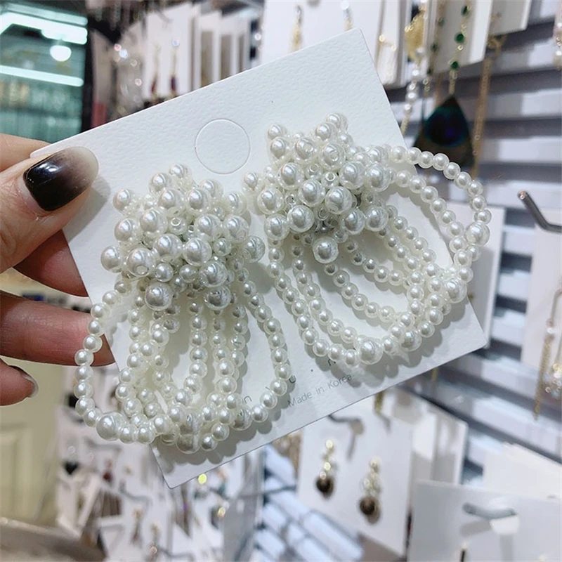 

High Trendy Simulated Pearl Stud Earrings Decoration Metal Big Flowers Pattern Design Stud Earrings For Women Jewelry Wholesale
