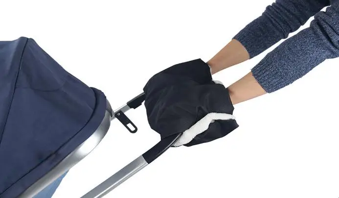 Теплые зимние ветрозащитные и бархатные перчатки для коляски, необходимые для мамы аксессуары с толстой оболочкой, перчатки для тележки