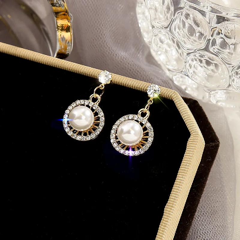 

2019 Korean Pearl Simple Compact Earrings New Fashionable French Style Elegant Net Red Fashion Earrings For Women