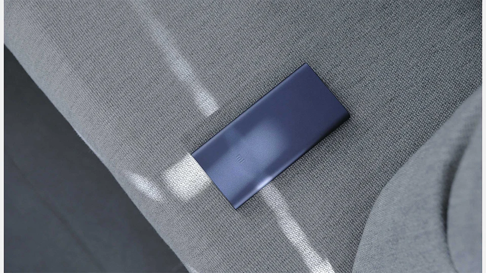 Super Large Capacity 10,000 mAh Bi-Directional Quick Charge Aluminium Alloy Housing, Round Edge Design LED Indicator 8