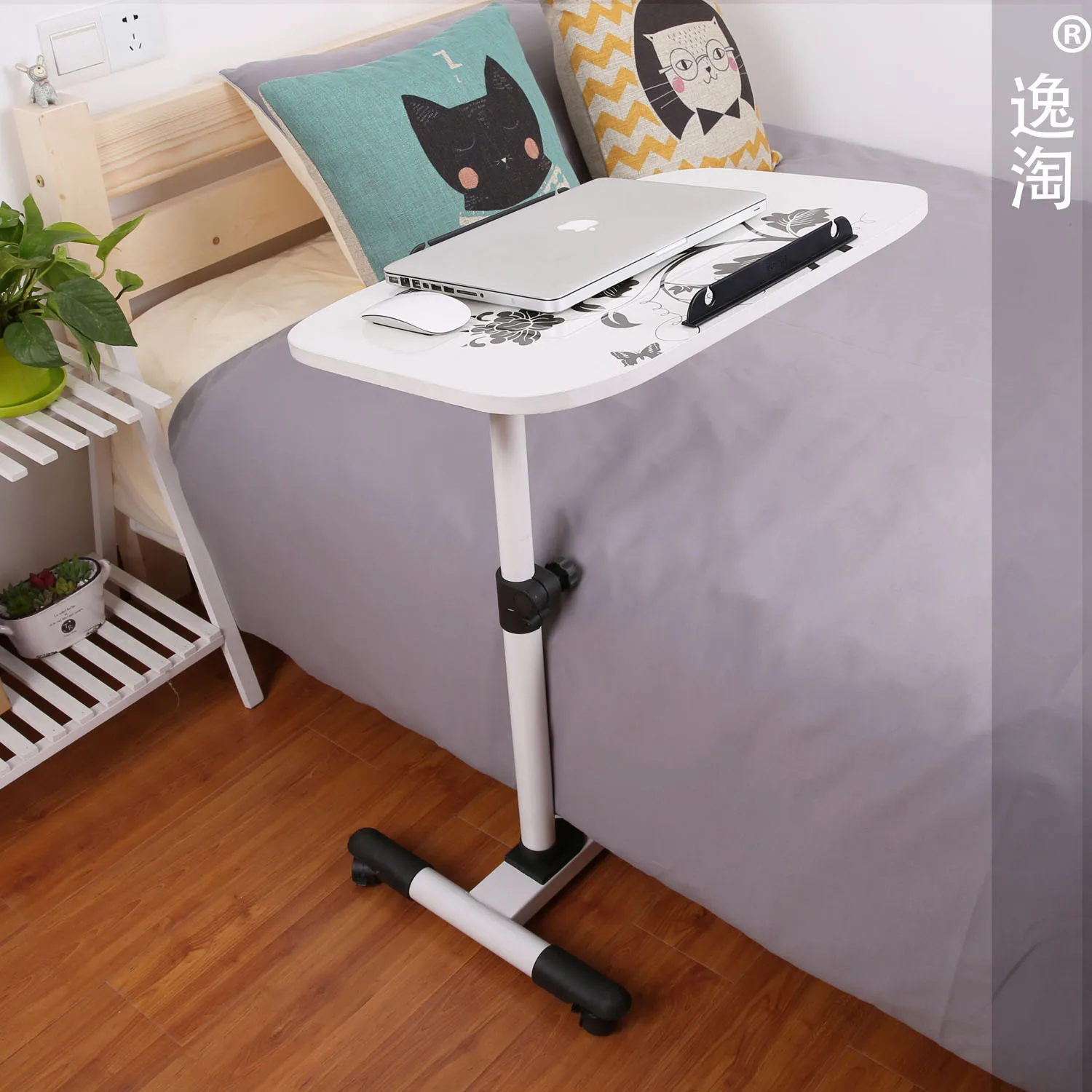 Laptop desk computer desk bed down easy movement of the swivel bedside tables small desk