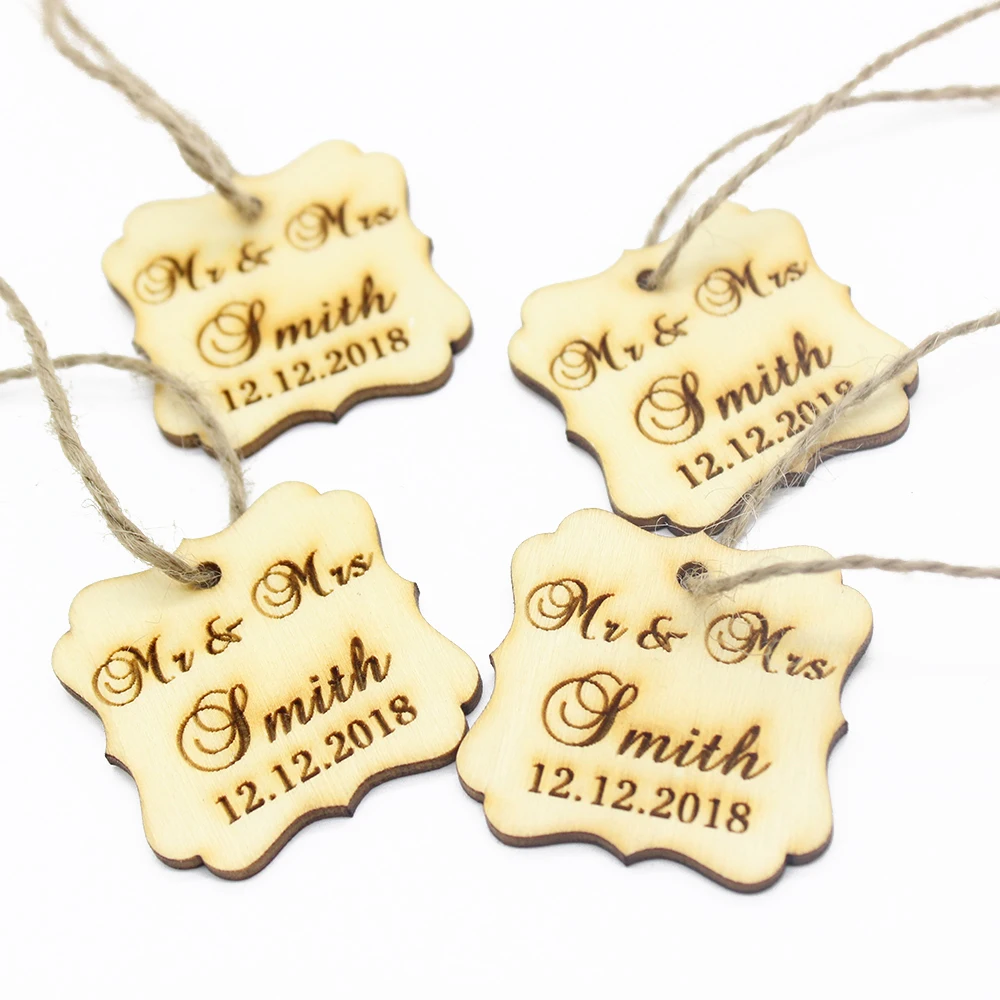 

30pcs Personalized Engraved Wooden Wedding Gifts Mini Kraft Tags Love Square Tags Party Gift Decoration Favors TD61