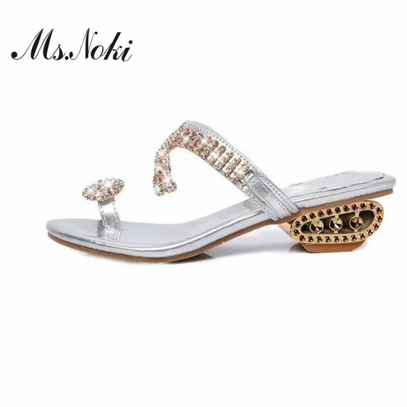 Женские туфли на танкетке Ms. Noki блестящие с металлическим украшением и