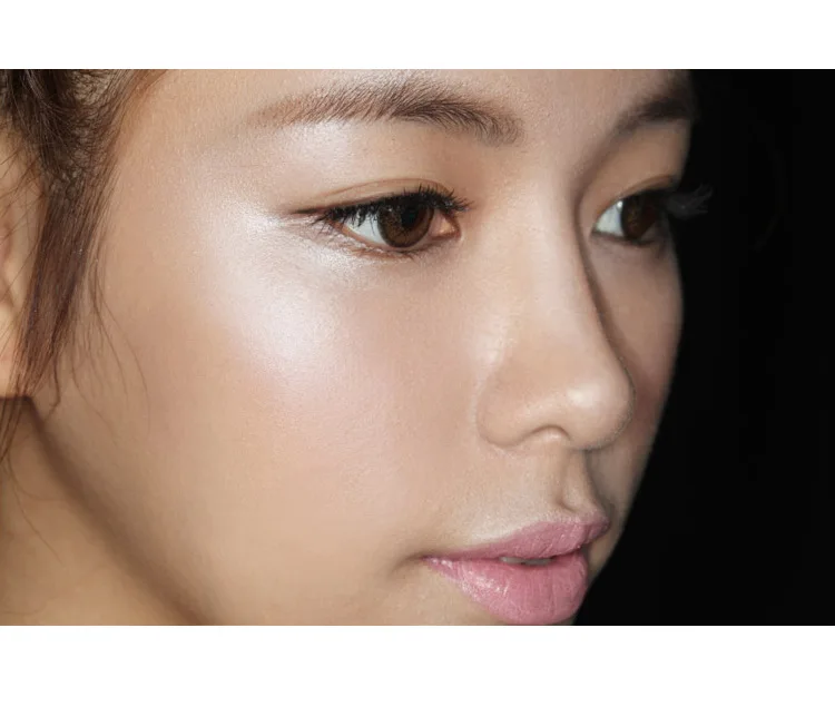 silver highlighter face
