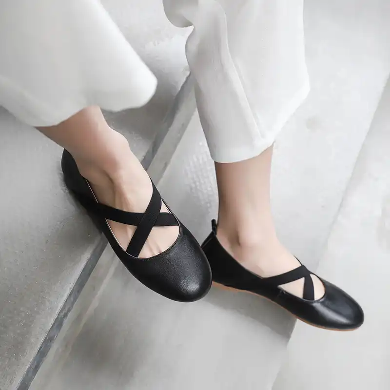 Black flats with elastic strap Clearance