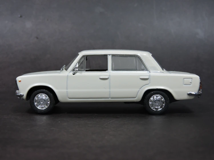 Автомобильная модель Fiat Fit 125p из сплава мастер автосалон коллекционные товары