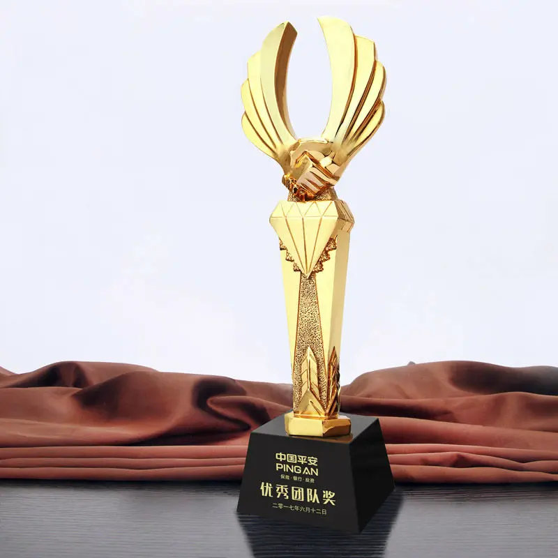 High quality!2018 NEW Create brilliant high grade metal resin trophy