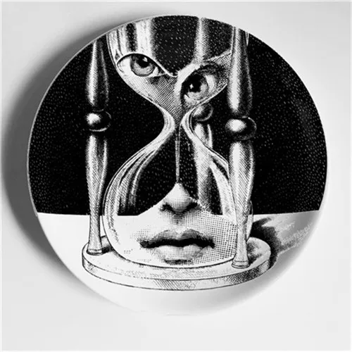 Изысканная тарелка Fornasetti, украшение из фарфора, декоративные тарелки для бара, офиса, кофейни, декоративные тарелки в стиле ретро - Цвет: 35