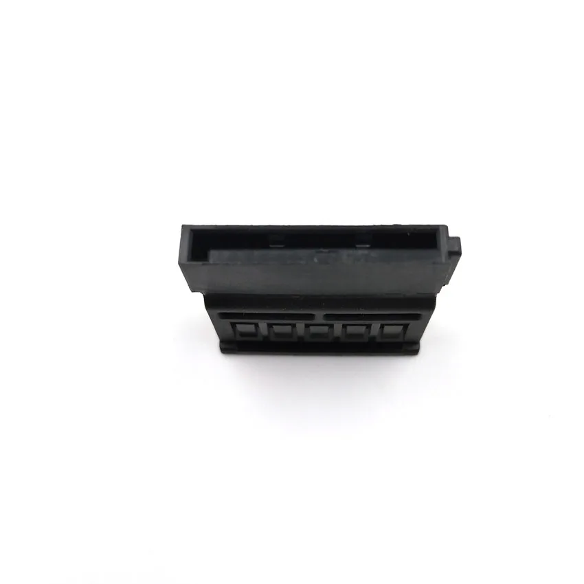 SATA_5Pin_female_connector_housing_6
