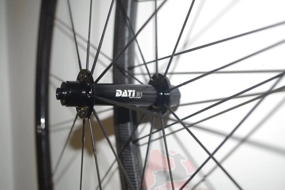 Cheap 978g Lightest 700c 20mm x 23mm Tubular Road Bike Carbon Wheels Bicycle Wheel set Dati Hubs 20 24 Holes 3k Glossy Climbing King 2