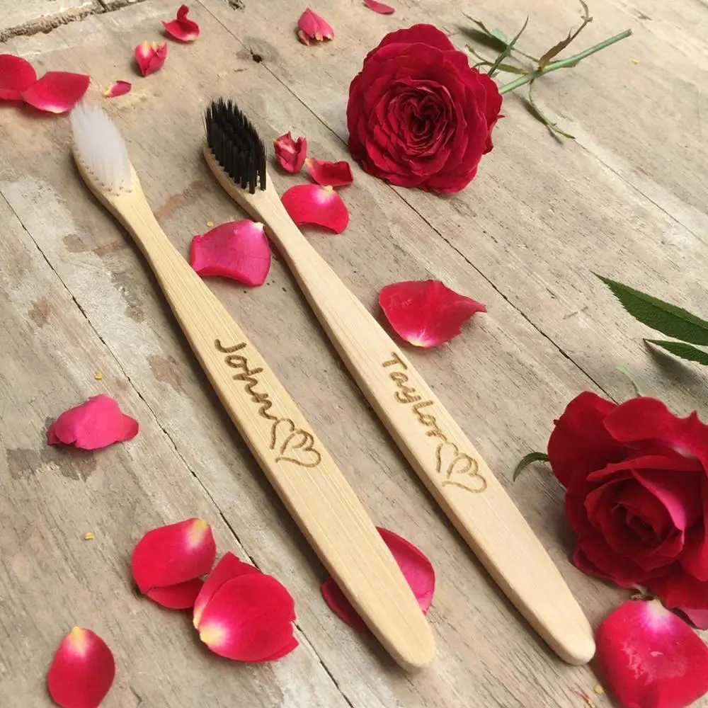 

2PC Custom Personalized name date wooden toothbrush Wedding Gifts For Guests Wedding Souvenirs Wedding Favors And Gifts