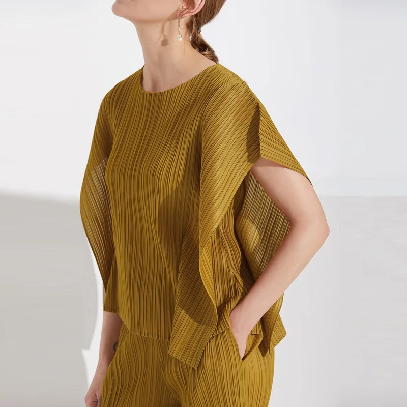 

Plus Size Tops Women's Miyake Pleats Base T-shirt 2019 Summer Simple Minority Ruffles Round Neck Sleeves Thin Women T Shirts