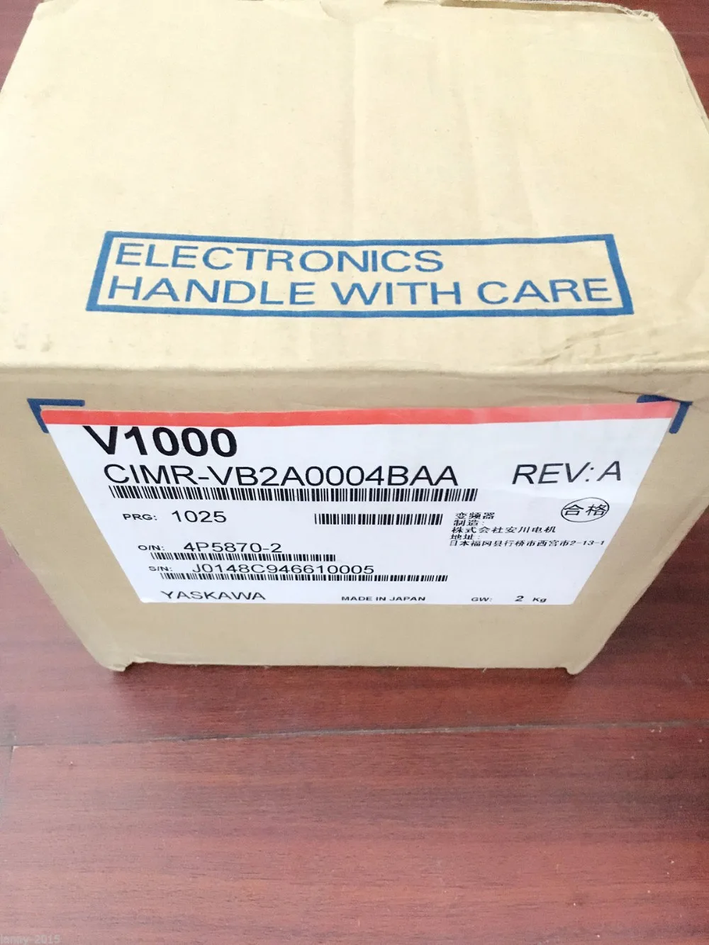 

VFD CIMR-VB2A0004BAA V1000 inverter three-phase 0.4kw 220V