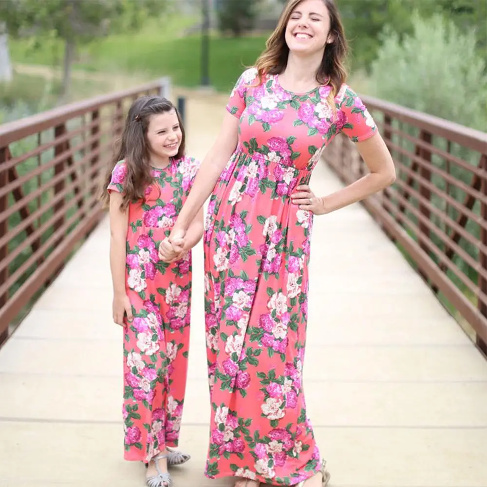 

Fashion Matching Family Clothes for Photo Shoot Summer Short Sleeve Flower Print Long Mother Daughter Dresses Family Look Dress