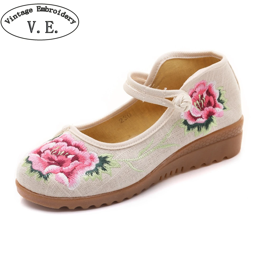 

Vintage Embroidery 2018 New Arrive Spring Autumn Women Flats China Old Peking Penoy Embroidered Shoes Non Slip Travel Walk Shoes