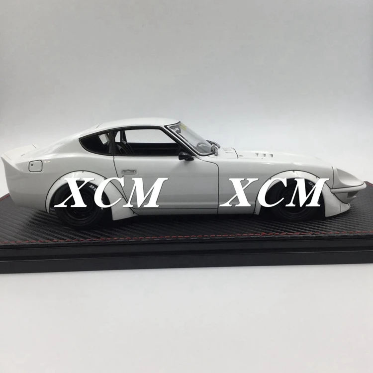 Полимерная модель автомобиля для IG-Model Fairlady Z(S30) 1:18(белый)+ маленький подарок