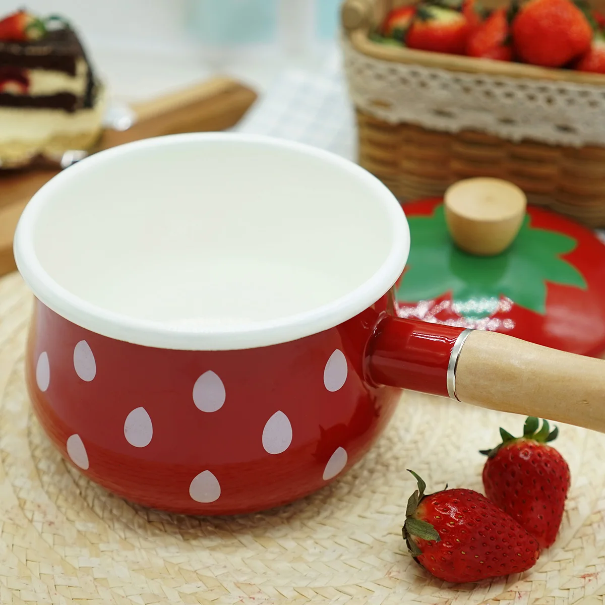

Enamel Cooking Pot Soup Milk Single Handle Strawberry Thickening