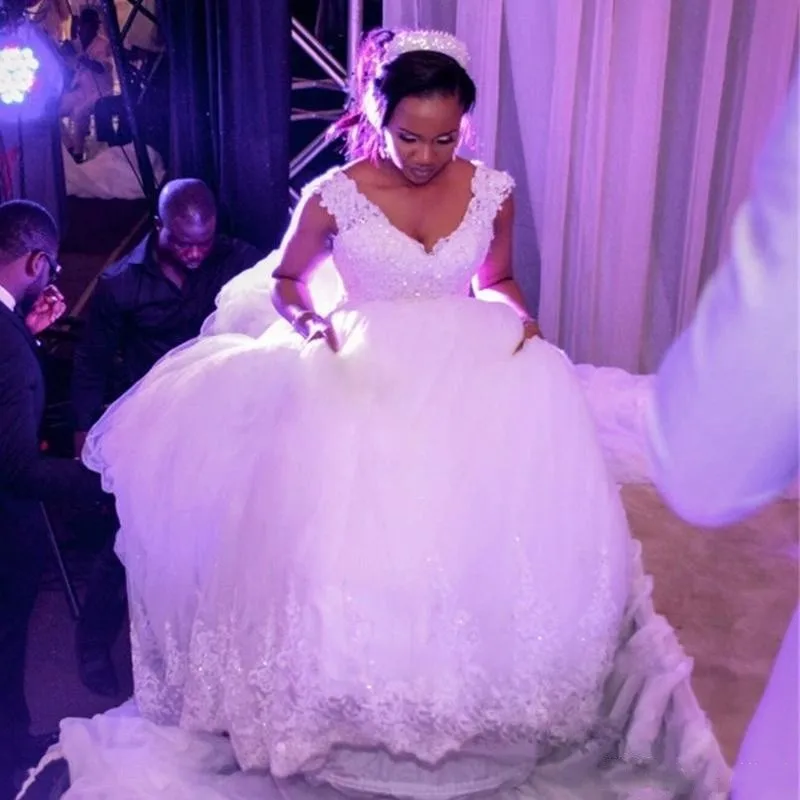 Charming-V-Neck-Ball-Gowns-Cathedral-Royal-Train-Wedding-Dresses-Plus-Size-Bride-Bridal-Gowns-Vestidos (3)