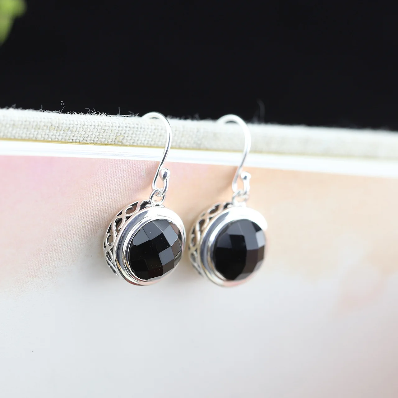 

Listed On The New Women's Summer Small Pure And Fresh And Exquisite Hollow Ring Surface Black Agate S925 Eardrop