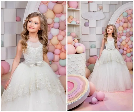 Glitter lace-up keyhole back ivory little girl holy communion dress with beaded lace ball gown flower girl dresses for wedding Glitter lace-up keyhole back ivory little girl holy communion dress with beaded lace ball gown flower girl dresses for wedding