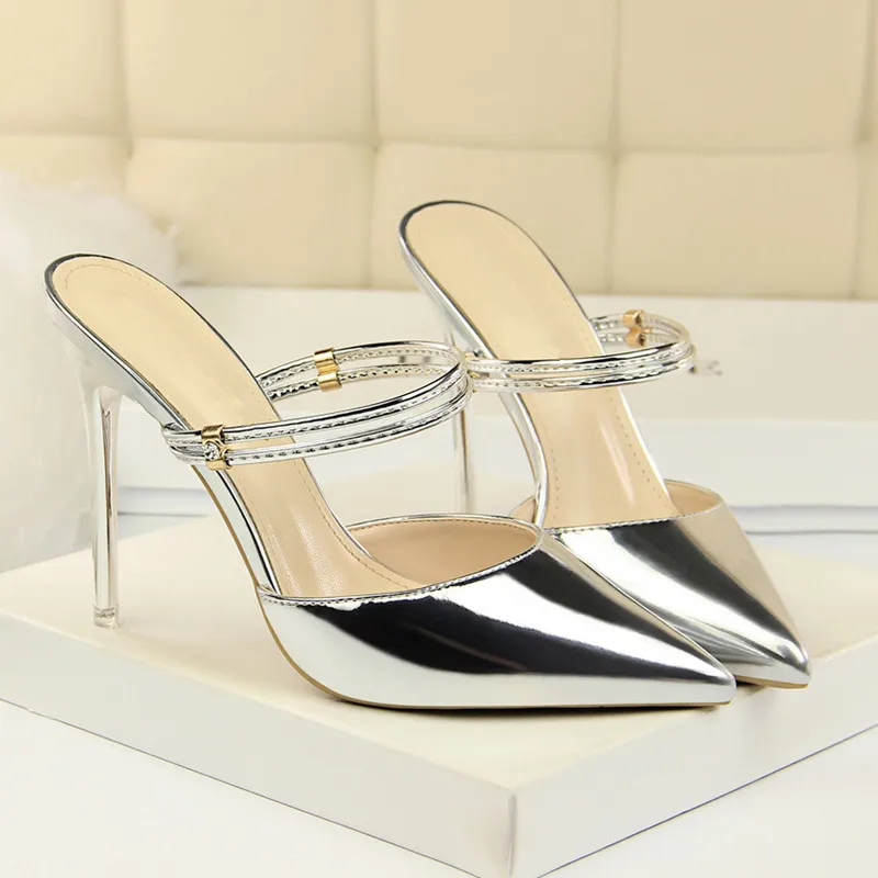 Элитный бренд Женская обувь на высоком каблуке Острый носок слипоны Для женщин Тапочки женские туфли золотистого или серебристого цвета