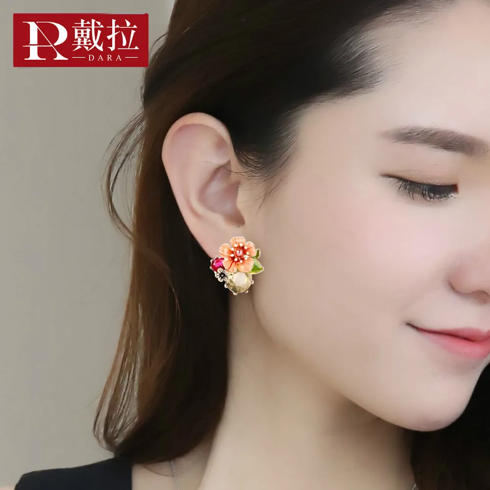 

DARA New Fashion Crystal Stud Earrings Rhinestones Bridal Wedding Beautiful Flower Earrings For Women Jewelry Accessories Gift