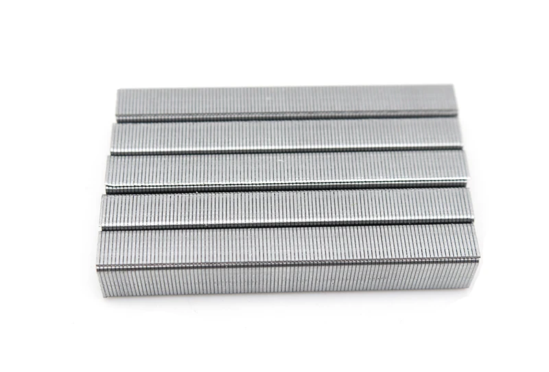 staples,staple,grapas,tackerklammern E