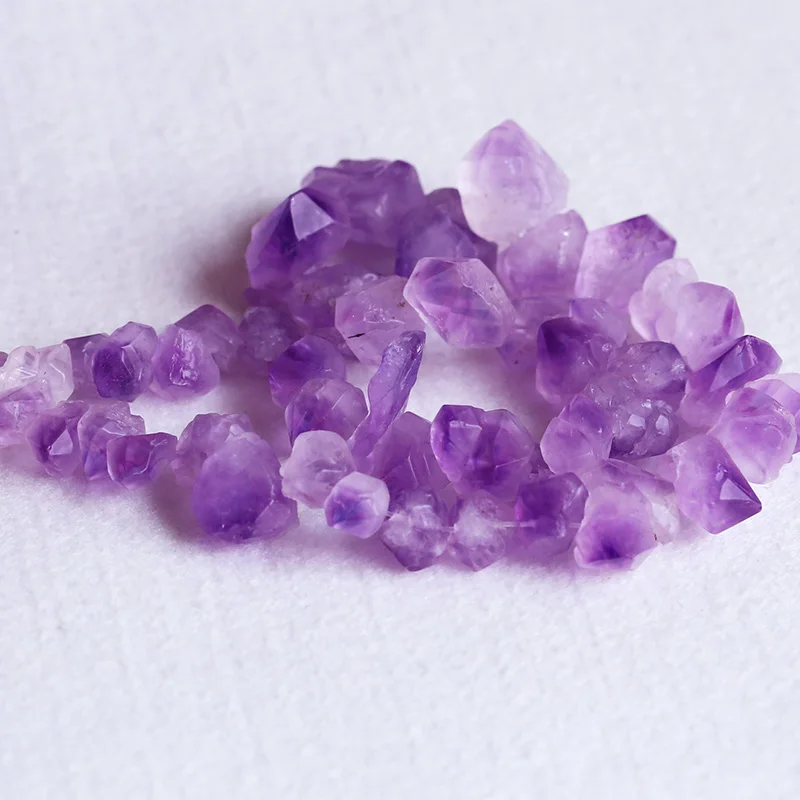 Натуральные необработанные минеральные фиолетовые Аметистовые кварцевые кристаллы ручной резки самородок свободной формы грубая матовая граненые бусины 05326